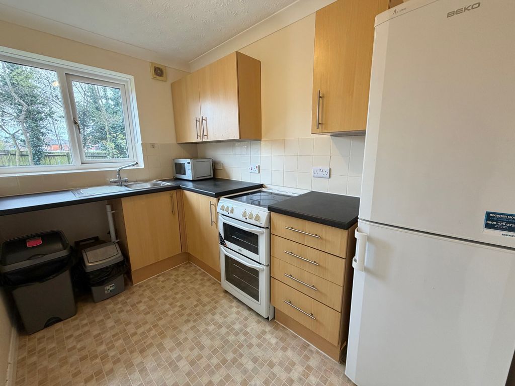 Property photo 2 of 12 Kitchen