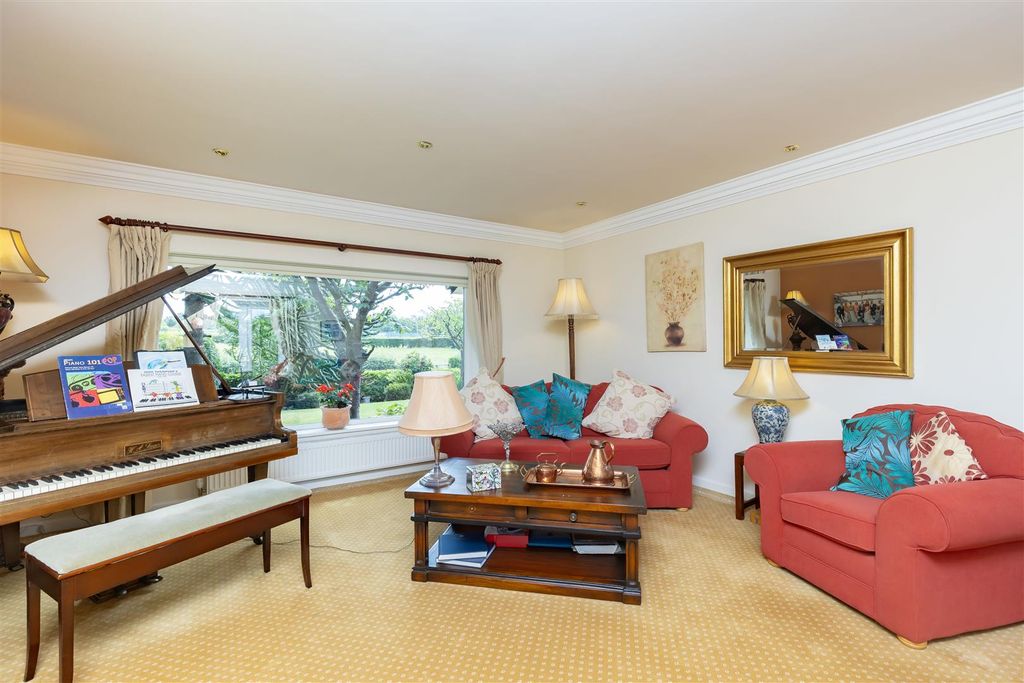 Property photo 3 of 34 Lounge Two