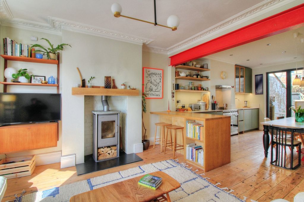 Property photo 2 of 18