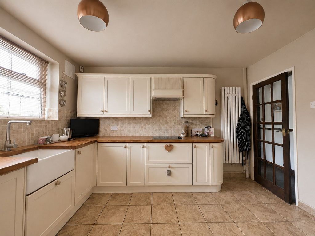 Property photo 2 of 22 Kitchen 1