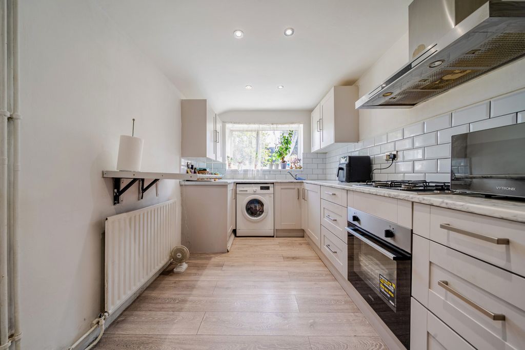 Property photo 3 of 22 1512040-6-6A8F256...