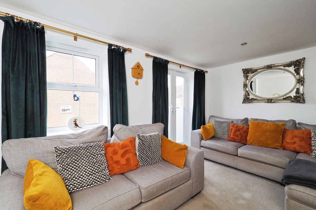 Property photo 3 of 21