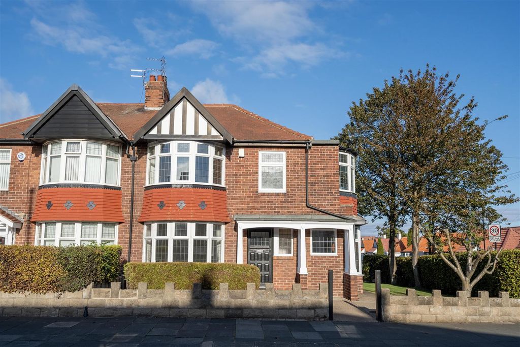 Property photo 1 of 11 External