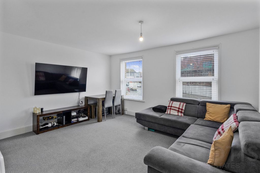 Property photo 1 of 7 Photo 2