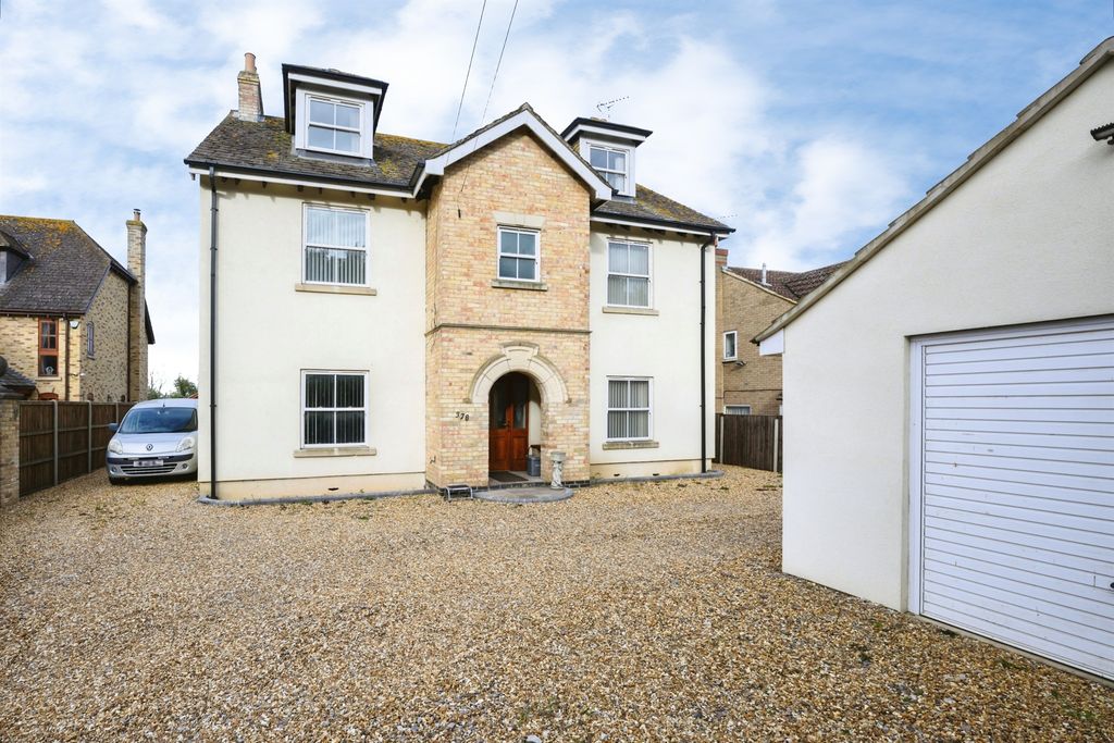 Property photo 2 of 29