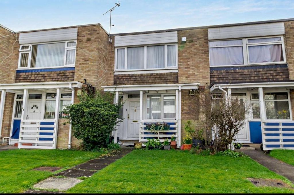 Property photo 1 of 7 Tulip Court