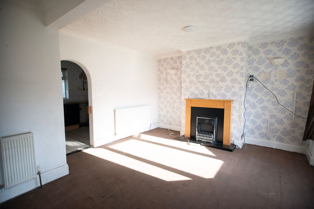 Property photo 2 of 10 Living Room