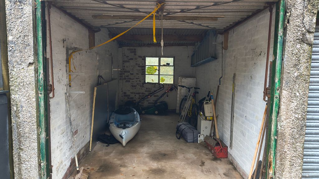 Property photo 1 of 2