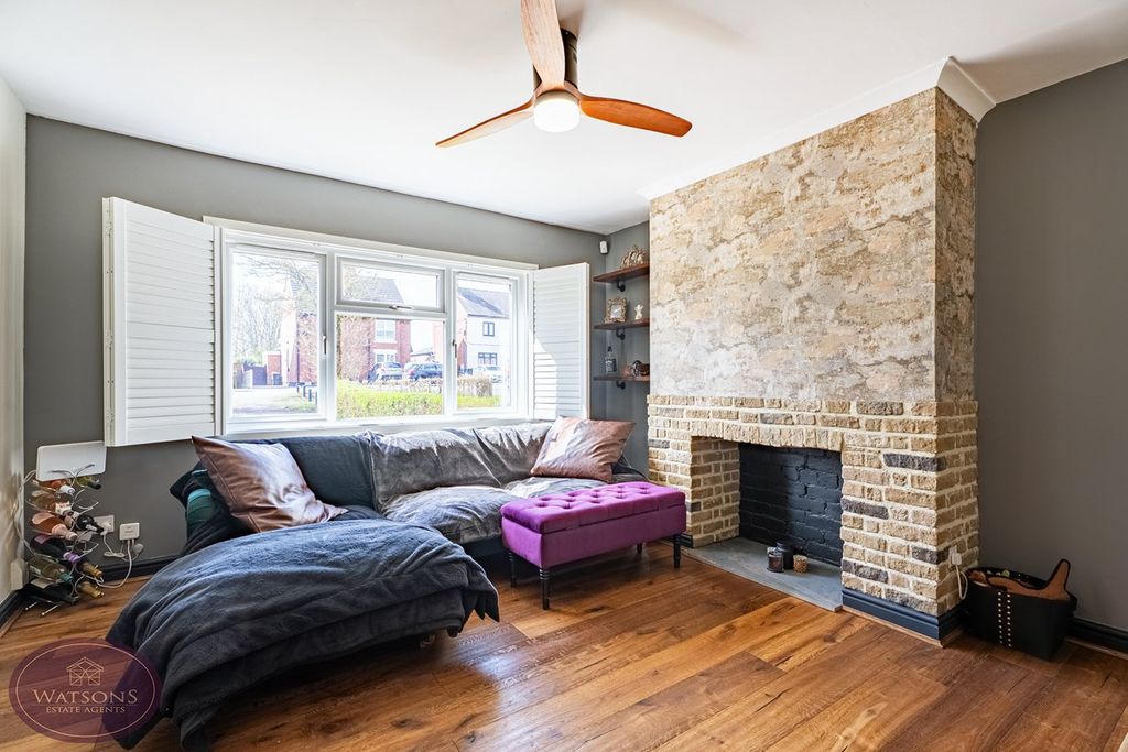 Property photo 2 of 28