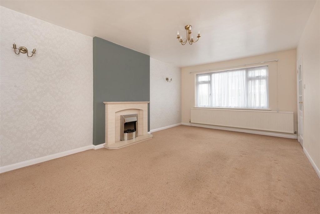 Property photo 3 of 16 Queens Road, Tankerton
