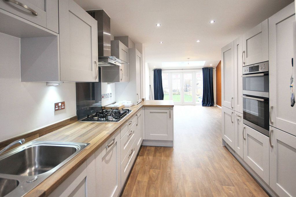 Property photo 2 of 25