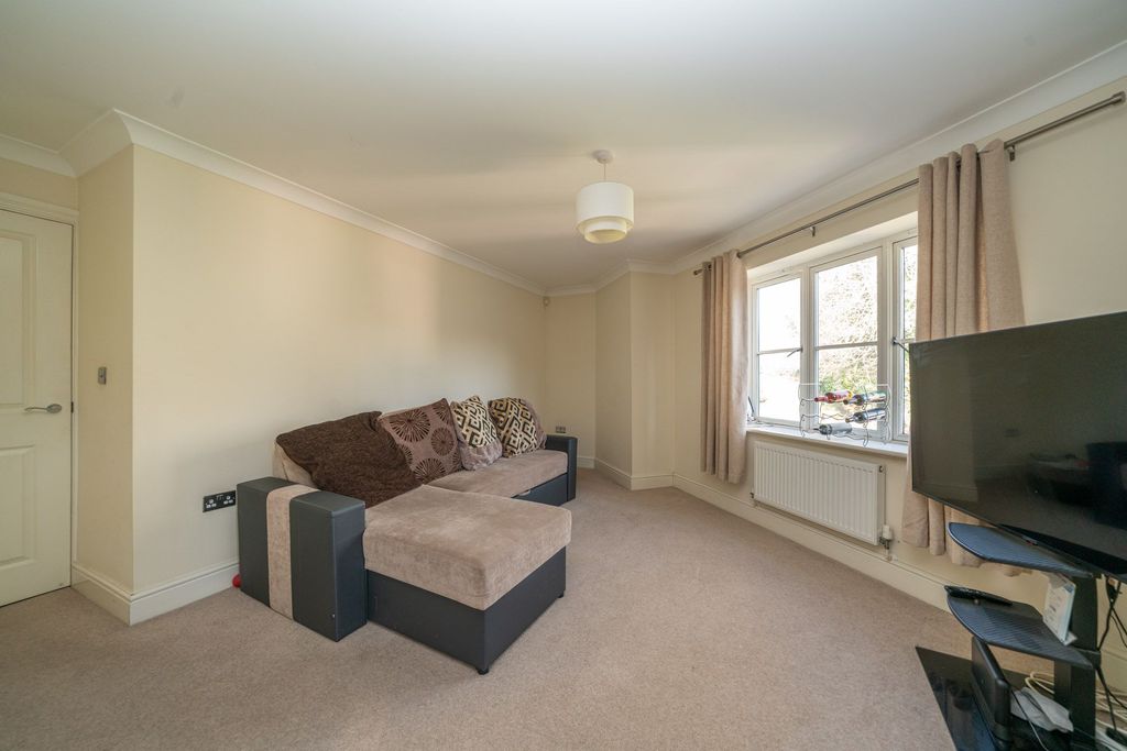 Property photo 3 of 8