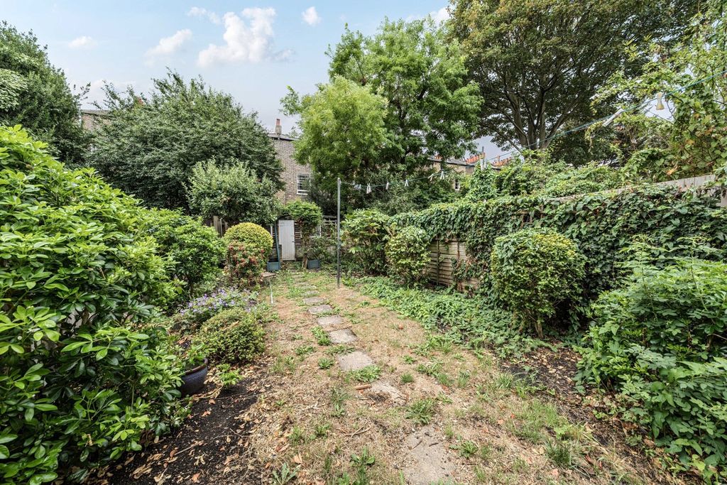 Property photo 2 of 21 Garden