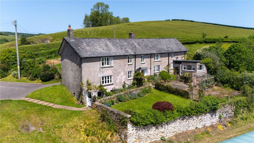 Property photo 3 of 21 Dunsley Farm House