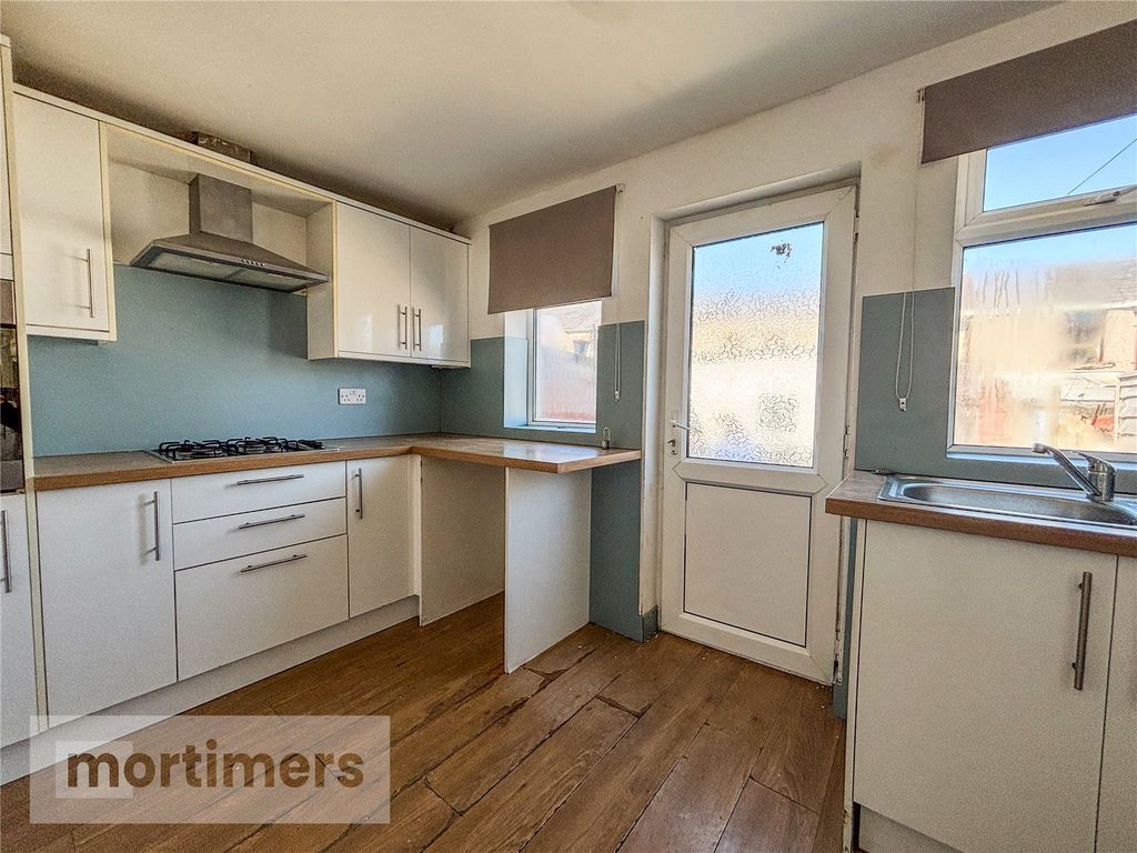 Property photo 2 of 15 Kitchen