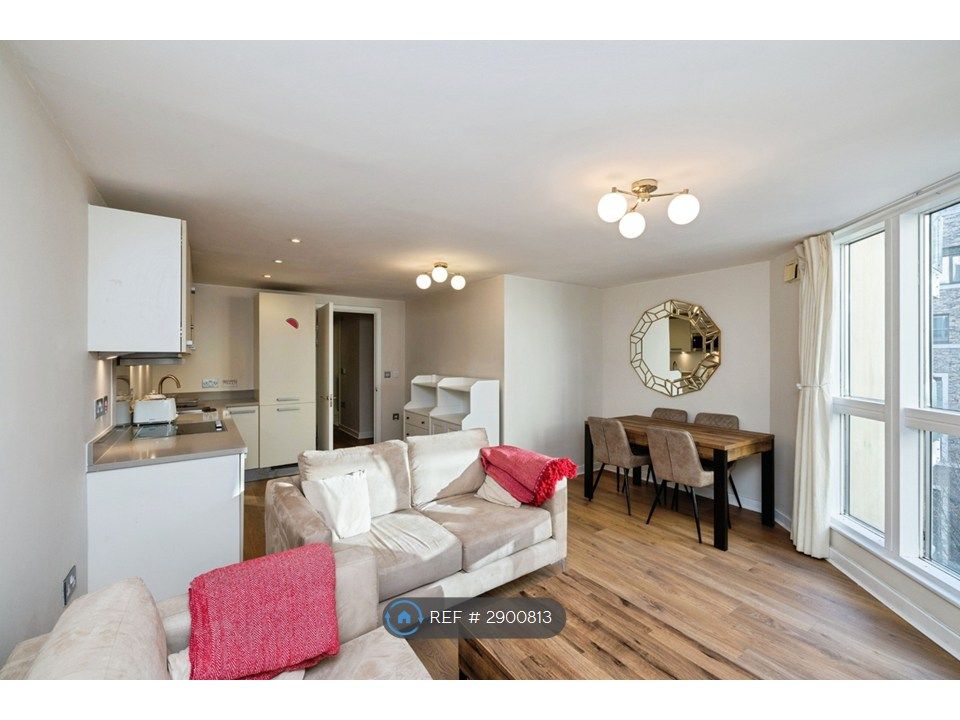 Property photo 1 of 11 Living Room