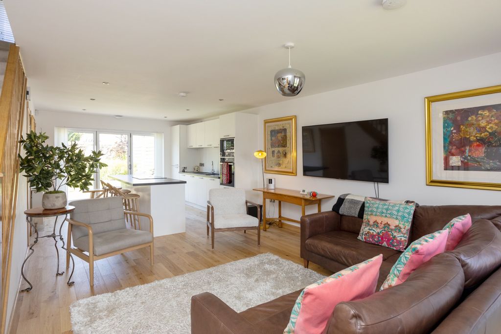 Property photo 2 of 36