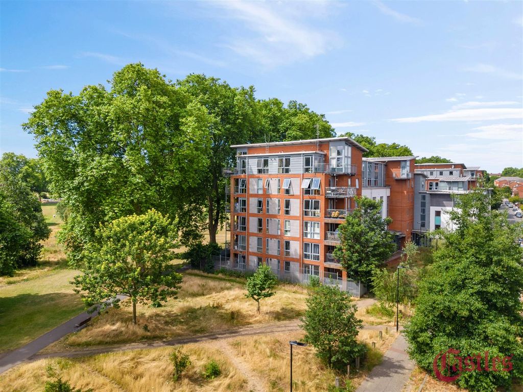 Property photo 2 of 21