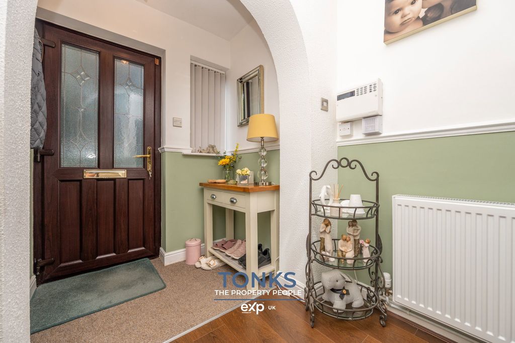 Property photo 2 of 18