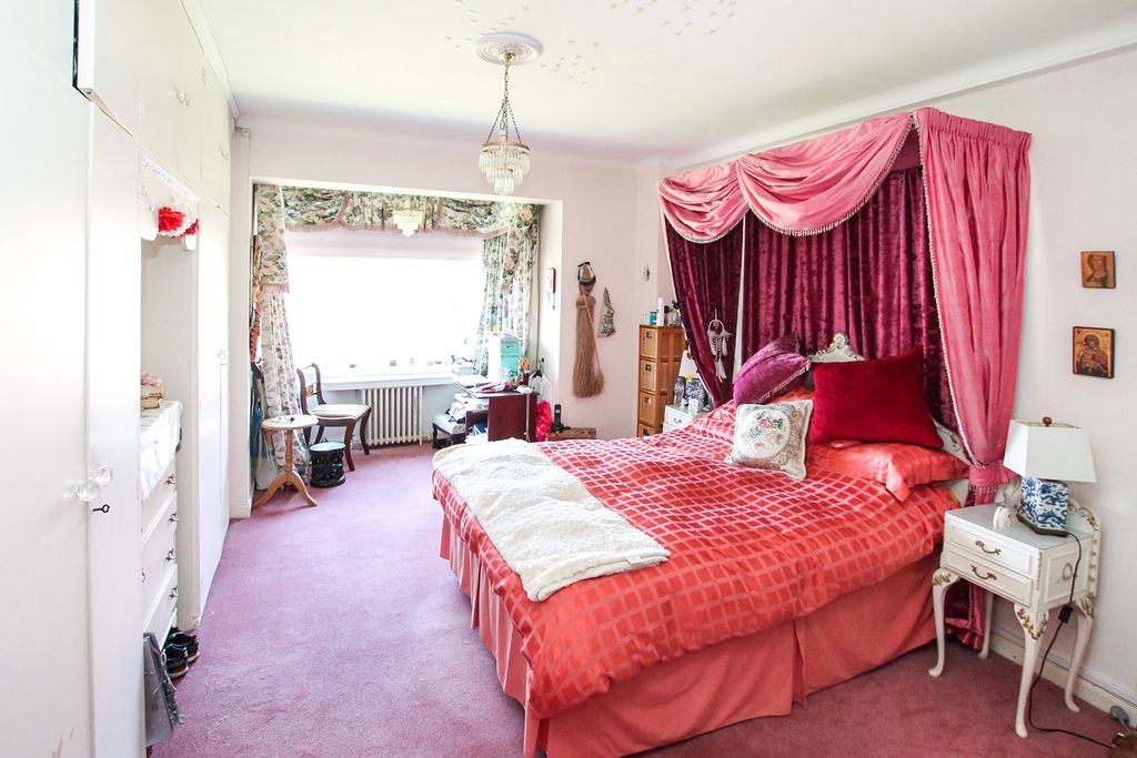 Property photo 3 of 11