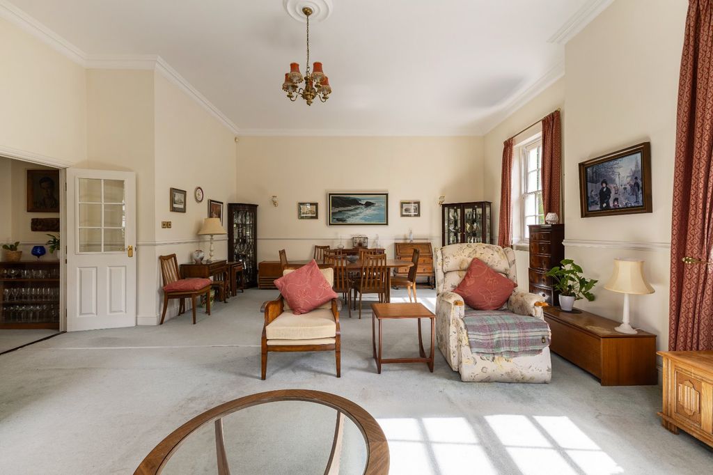 Property photo 3 of 15 Living/Dining