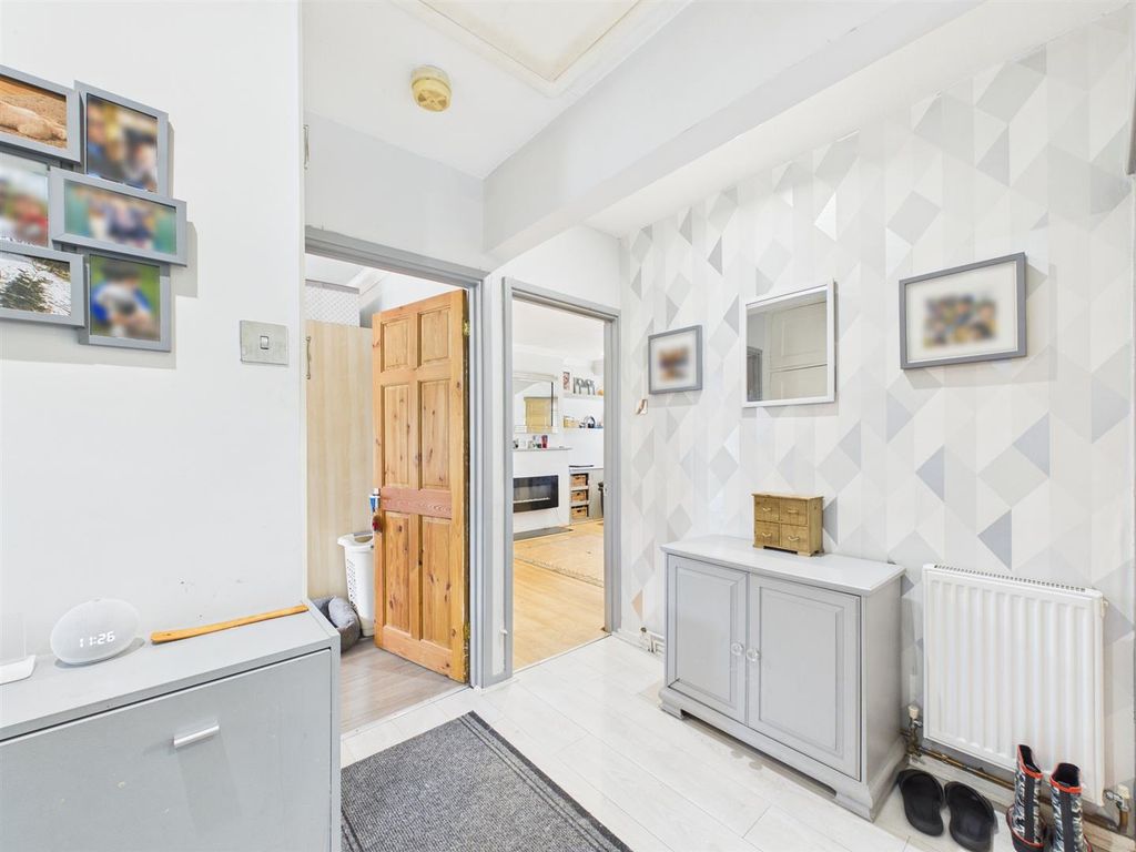 Property photo 2 of 13 Cam02885G0-Pr0590-Still010.Jpg