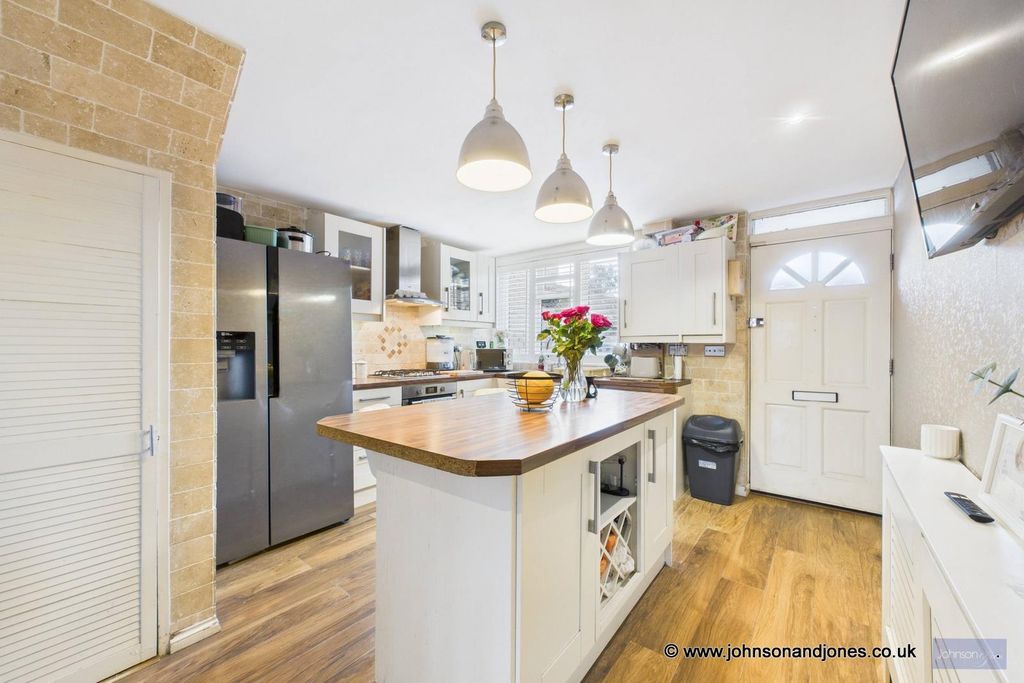 Property photo 3 of 16 3 Kitchen.Jpg