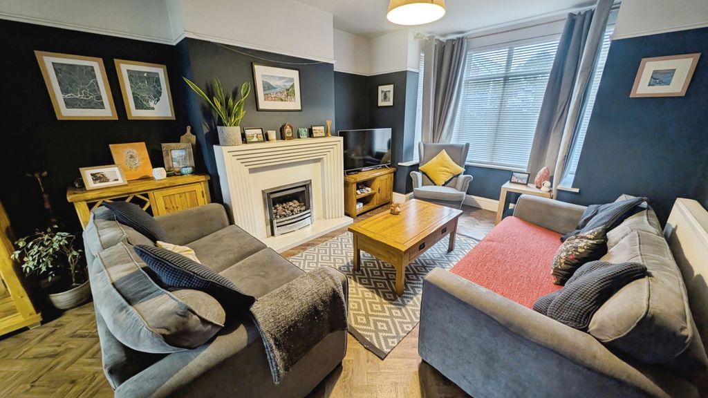 Property photo 2 of 15 776Daa79-1000038358