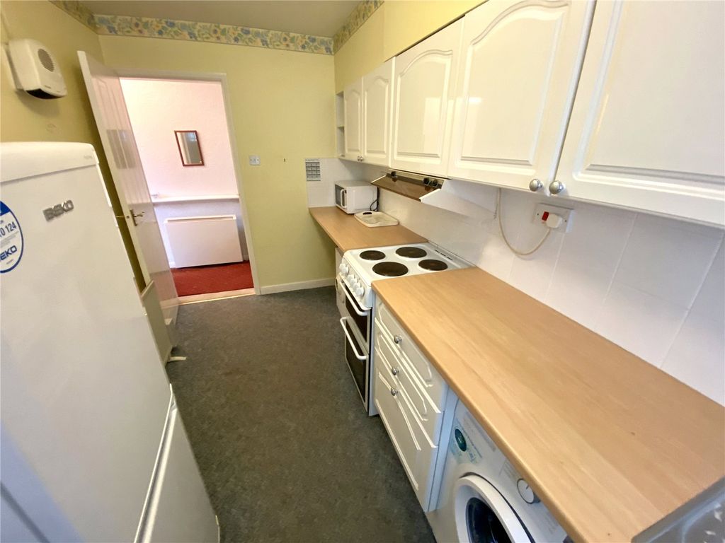 Property photo 3 of 11 Kitchen