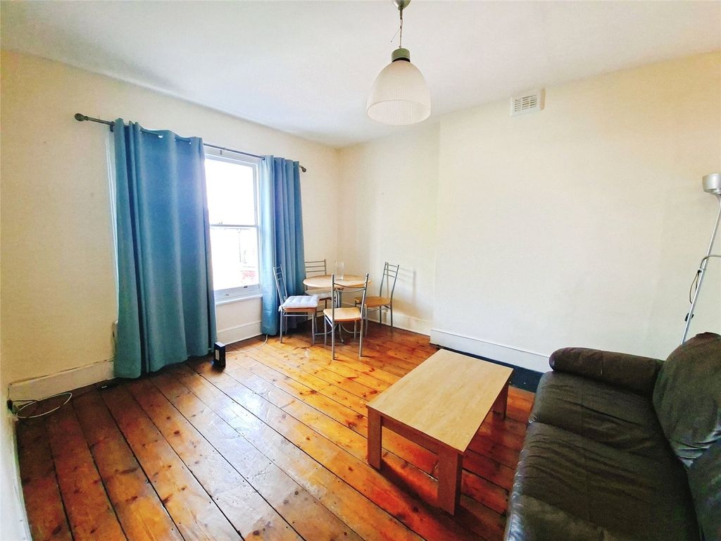 Property photo 3 of 6 Picture No. 15