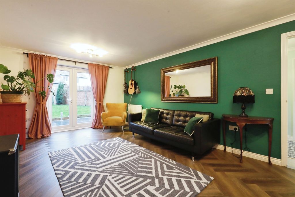 Property photo 2 of 20