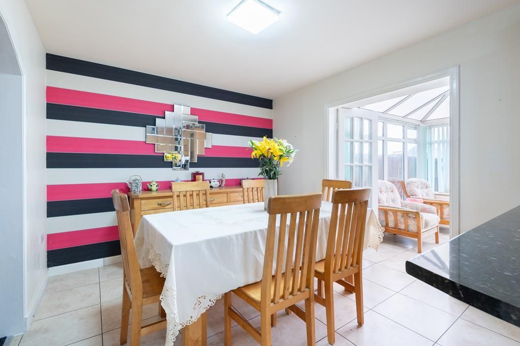 Property photo 3 of 20 Cup1461Seg Dining Area.Jpg
