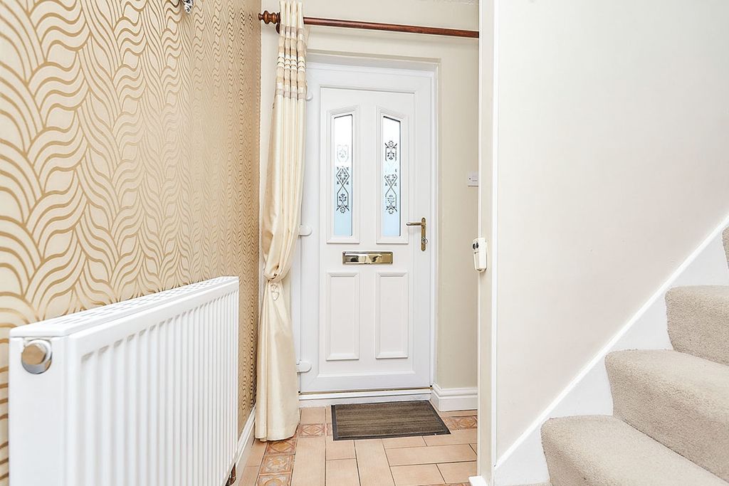 Property photo 2 of 10 Entrance Hallway