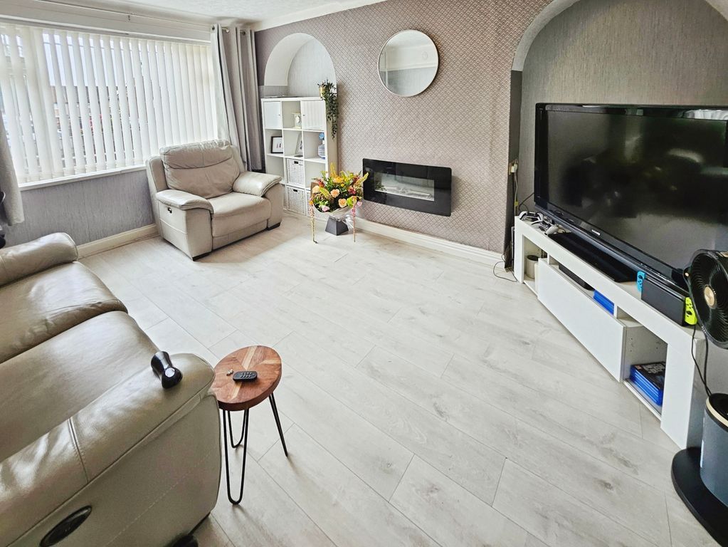 Property photo 2 of 15 Lounge
