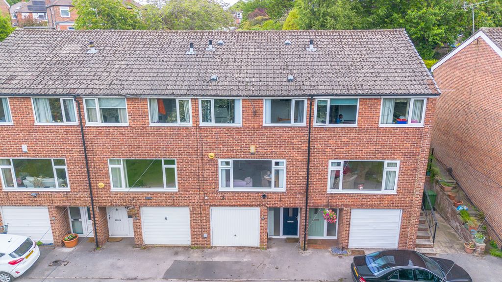 Property photo 2 of 25 13Brackenwoodclose2