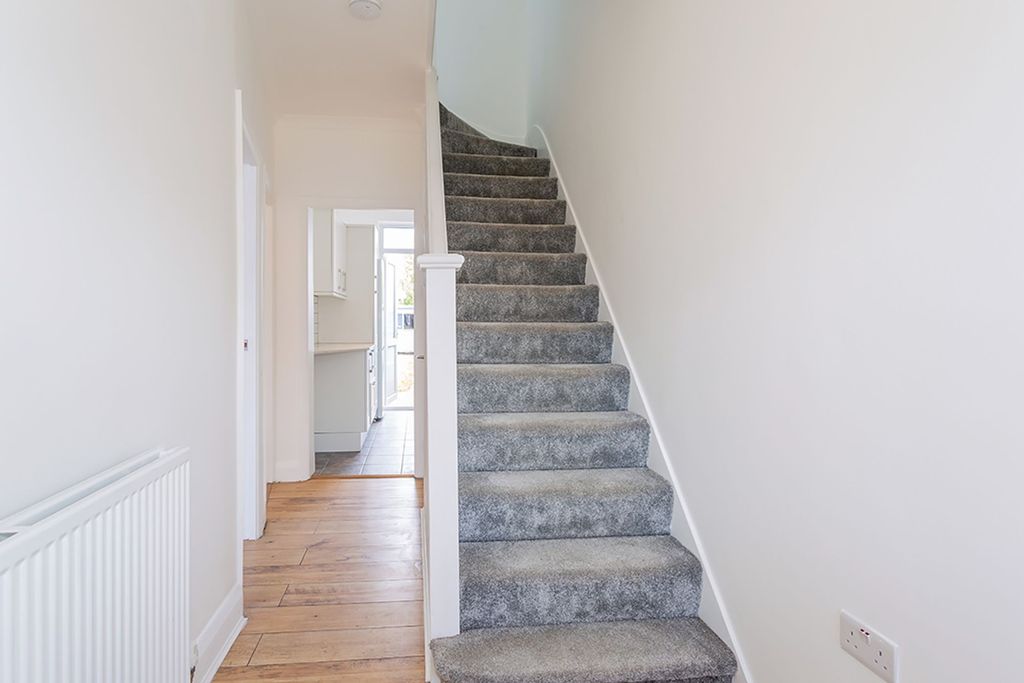 Property photo 2 of 19 Hallway