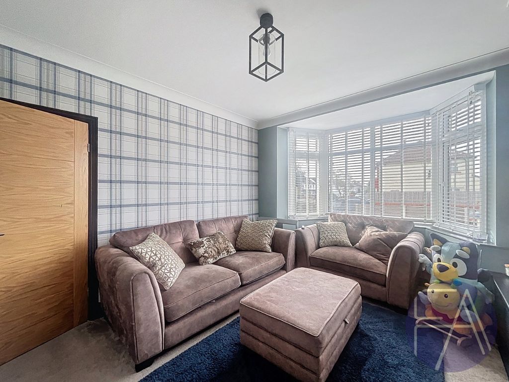 Property photo 3 of 17 4520843