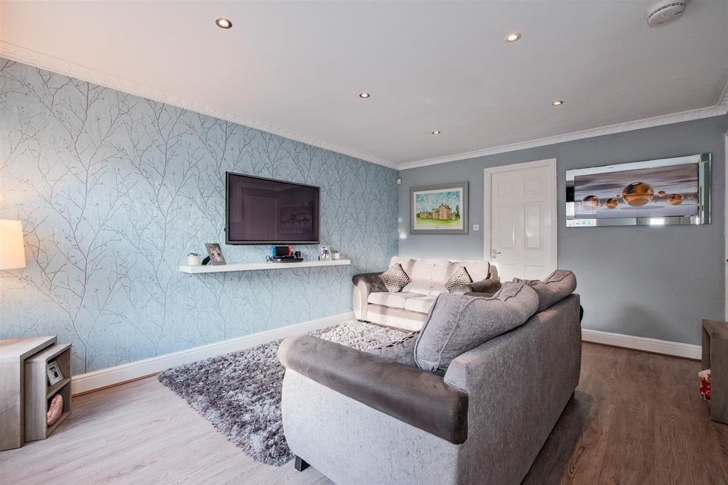 Property photo 2 of 27