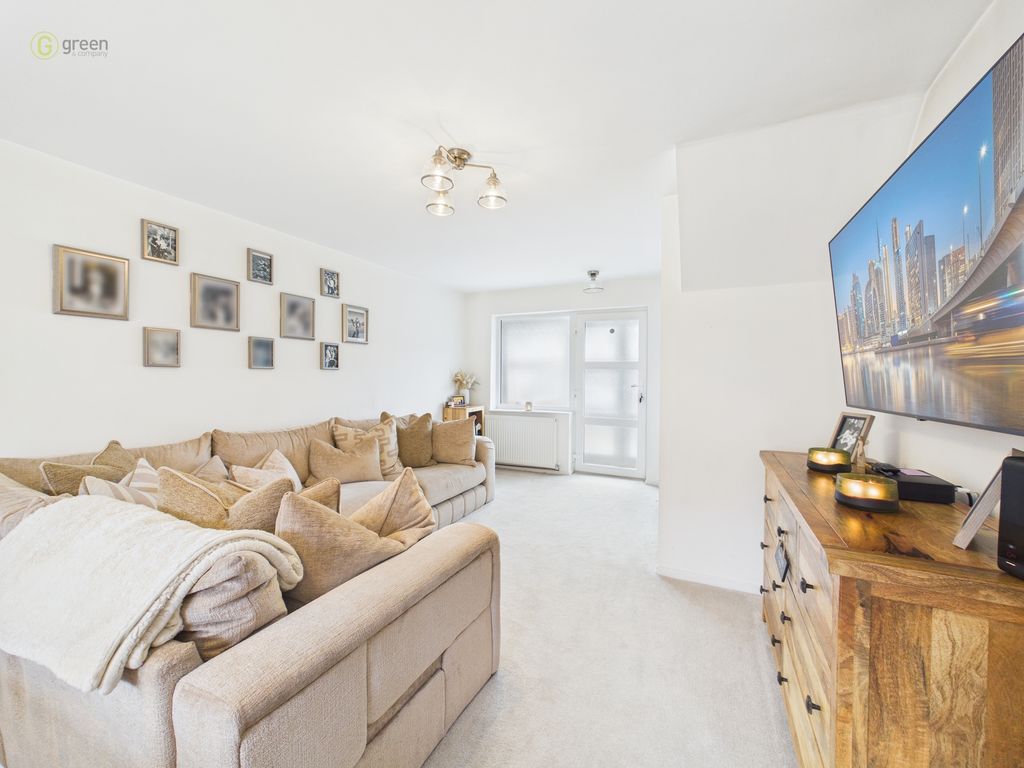 Property photo 3 of 26 Cam01698G0Pr0188Still001