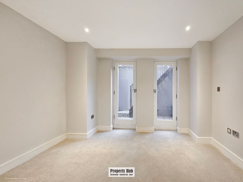 Property photo 1 of 7 Flat 1 (2)