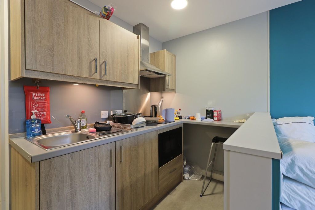 Property photo 3 of 8 Kitchen
