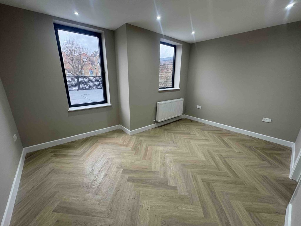 Property photo 3 of 9 Gallery