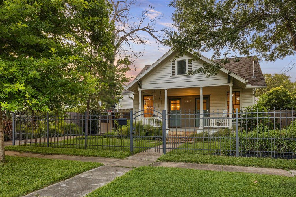 Property photo 2 of 25