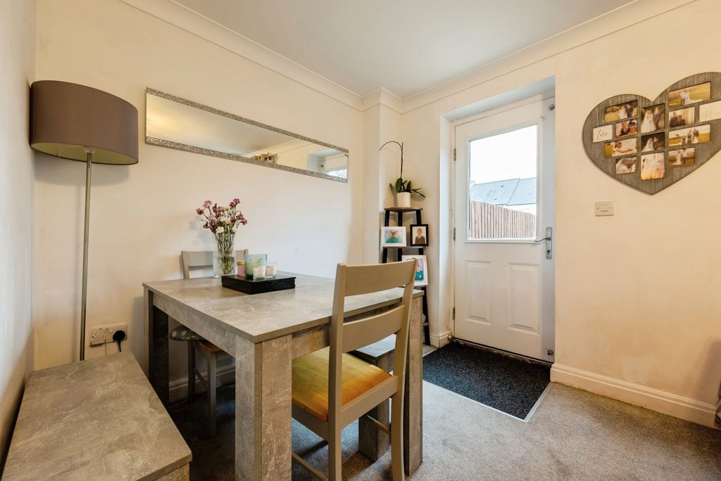 Property photo 3 of 16 Pbox-Img.Jpg