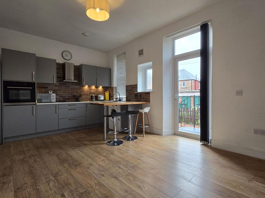 Property photo 2 of 19 Kitchen/Lounge