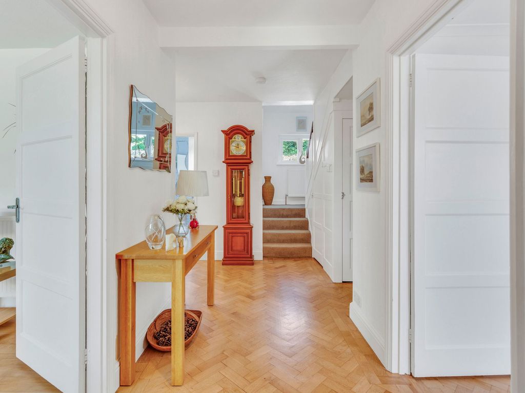 Property photo 3 of 34
