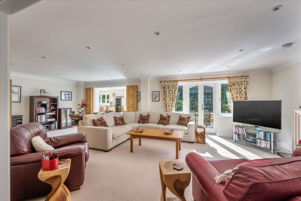 Property photo 3 of 37 Image