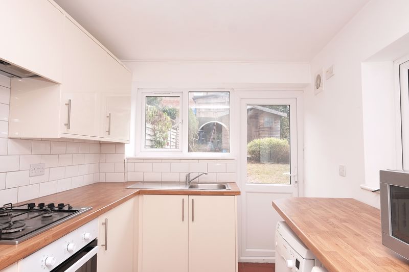 Property photo 3 of 10 Kitchen