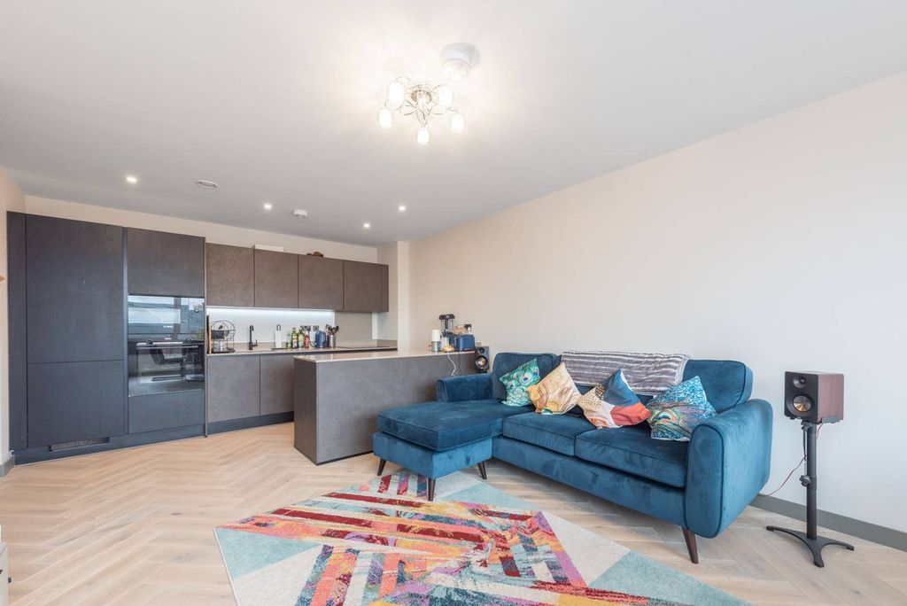 Property photo 3 of 12