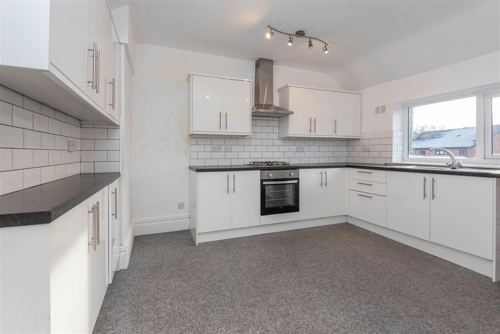 Property photo 2 of 22 Kitchen